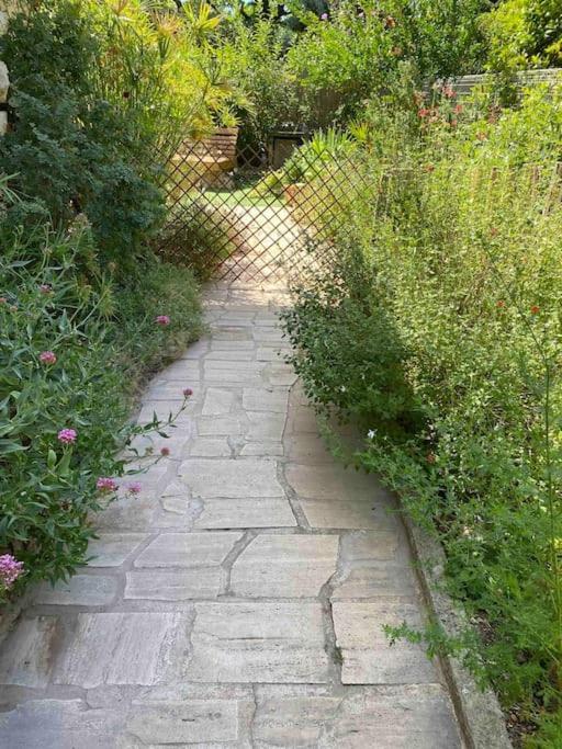 Une Pause Au Paradis Sorgues Exterior photo